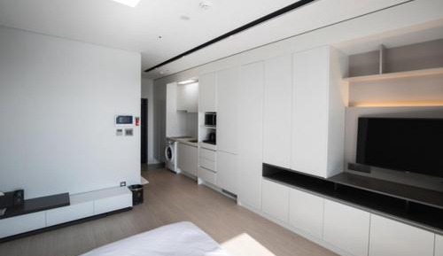 Family Room with Mountain View