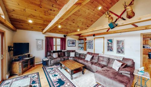 Five Bedroom Holiday Home