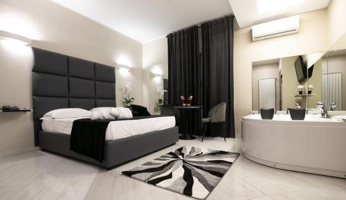 Suite with Hot Tub
