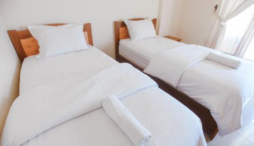 Standard Twin Room with Mountain View