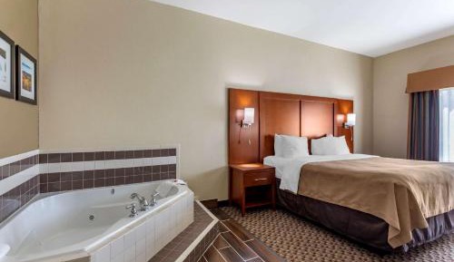 King Room with 1 Person Whirlpool-In Bath - Accessible/Non-Smoking