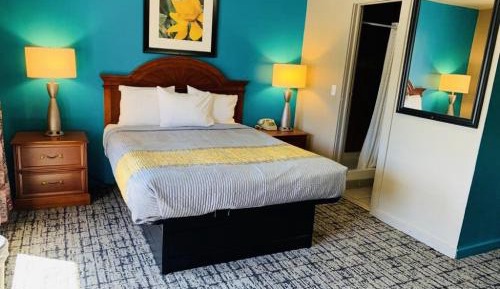Deluxe Queen Room