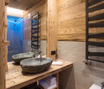 Deluxe Double or Twin Room with Mountain View