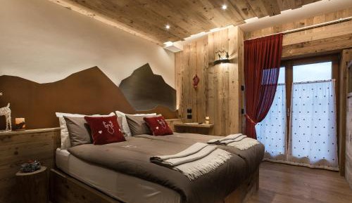 Deluxe Double or Twin Room with Mountain View