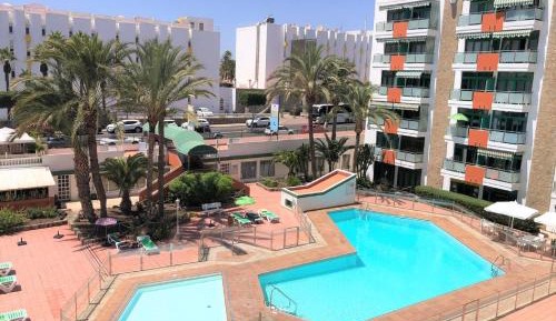 Apartment with Pool View 
