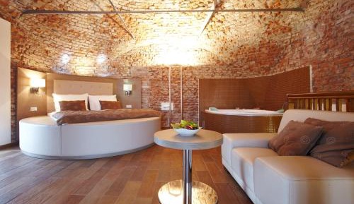 Duplex One-Bedroom Suite with Spa Bath
