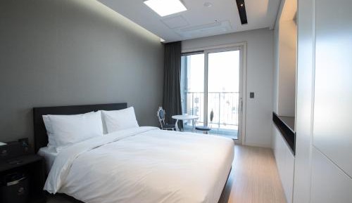 Standard Double Room with Partial Sea View