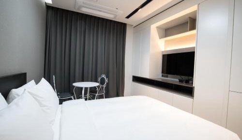 Standard Double Room with Lake View