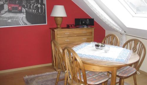 Deluxe One-Bedroom Apartment