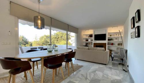 Apartment with Pool View 