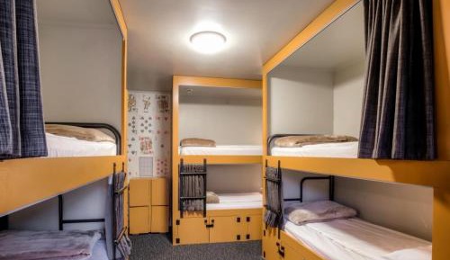 Single Pod in a Mixed Shared Room