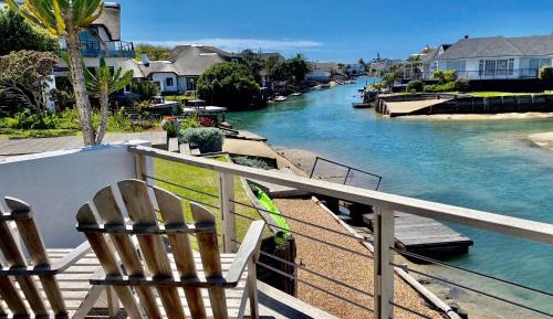 Superior King Room with Canal View