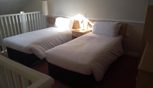 Family Twin Room (2 Adults + 2 Children)