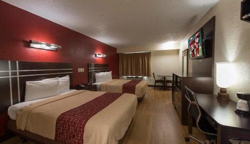 Deluxe Room with Two Queen Beds with Kitchenette Smoking