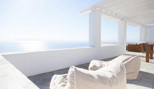 One-Bedroom Apartment with Sea View