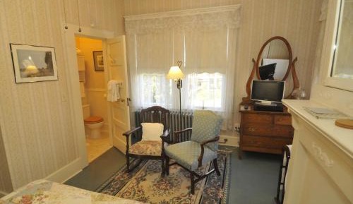 Standard Queen Room