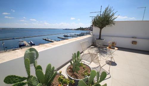 Deluxe Suite with Sea View