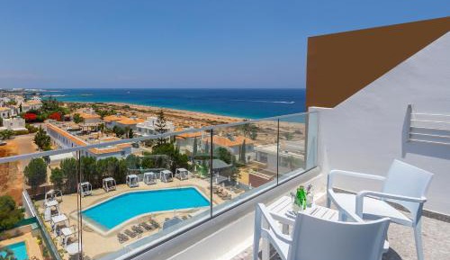 Double or Twin Room with Side Sea View