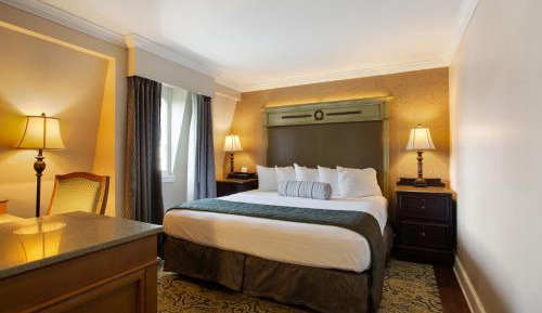 Deluxe Room with King Bed