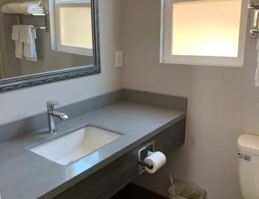 Queen Room - Non-Smoking