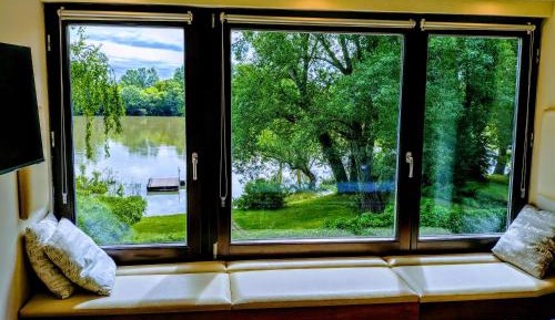 Studio Apartment with River View (2 Adults)