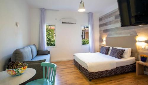 Studio with Garden Access