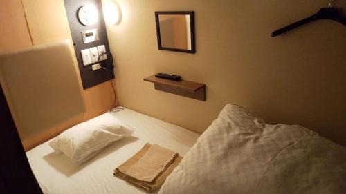 Capsule Room for Male with Shared Bathroom 
