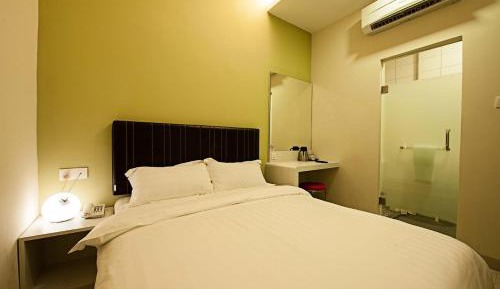 Standard Queen Room without Window