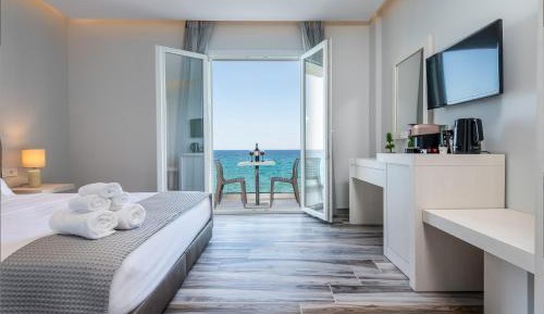 Deluxe Double Room with Balcony and Front Sea View