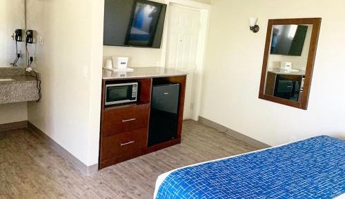 Deluxe King Room with Spa Bath- Non-Smoking