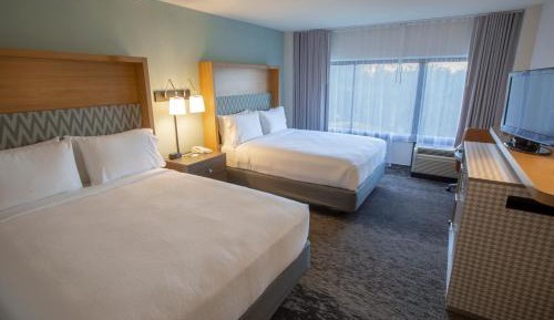 Queen Room with Two Queen Beds - Pool Side