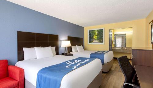 Queen Room with Two Queen Beds - Mobility Access/Non-Smoking