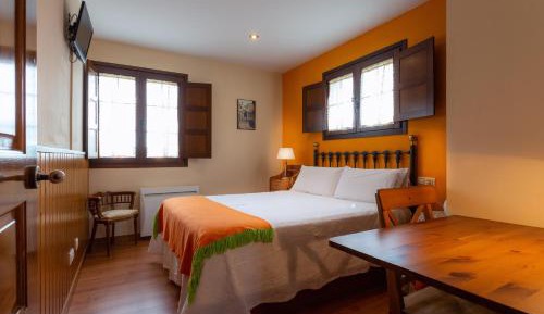 One-Bedroom Apartment with Garden access and private Porche