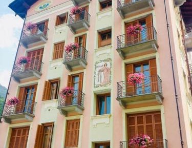 Two-Bedroom Apartment with Terrace
