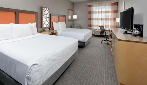 Deluxe Queen Room with Two Queen Beds