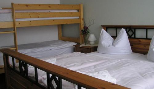 Family Room (2 Adults + 2 Children)