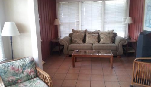 Queen Suite with Pool View