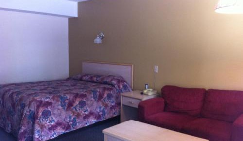 Queen Room - Non-Smoking