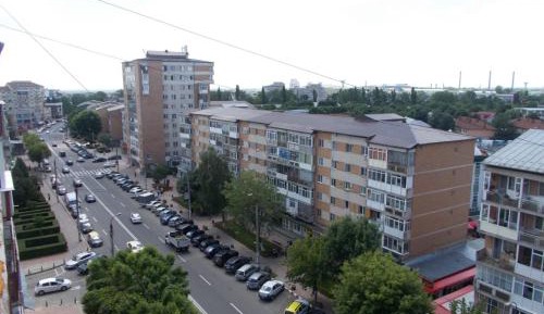 Apartment with Mountain View