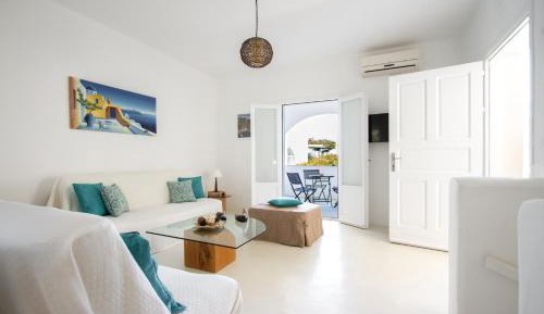 White Katikia Two-Bedroom Apartment - Split Level