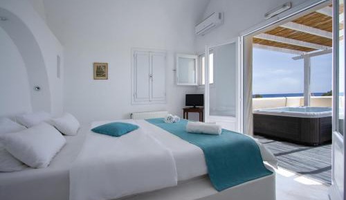 Executive Suite with Sea View and Outdoor Jacuzzi