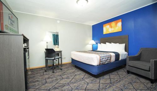 Standard Queen Room - Non-Smoking