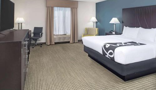 1 King Bed, Mobility Accessible Room, Bathtub w/ Grab Bars, Non-Smoking