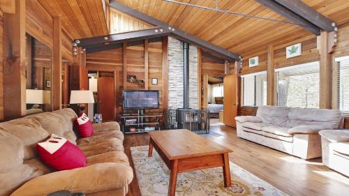 Three-Bedroom Holiday Home 