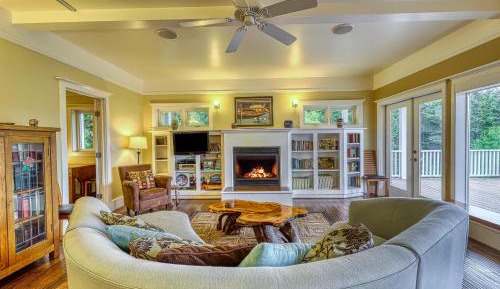 Five Bedroom Holiday Home