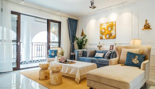 Apartment with Balcony