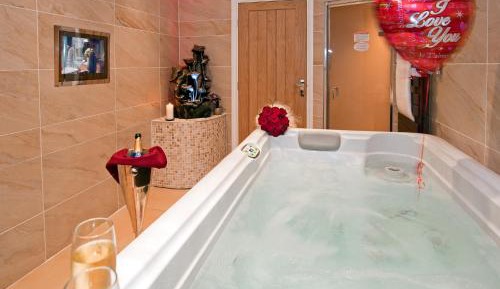 Exclusive Suite - Windermere Love Suite