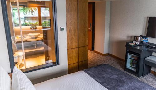 Connecting Family Room with 2 Rooms