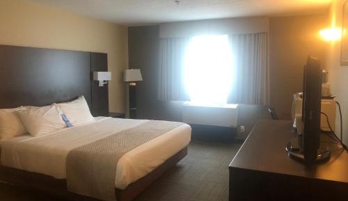 King Room with Bath Tub - Mobility Accessible/Non-Smoking - Not Pet Friendly