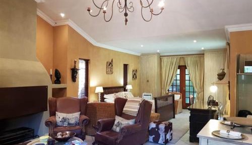 Apartment with Pool View 